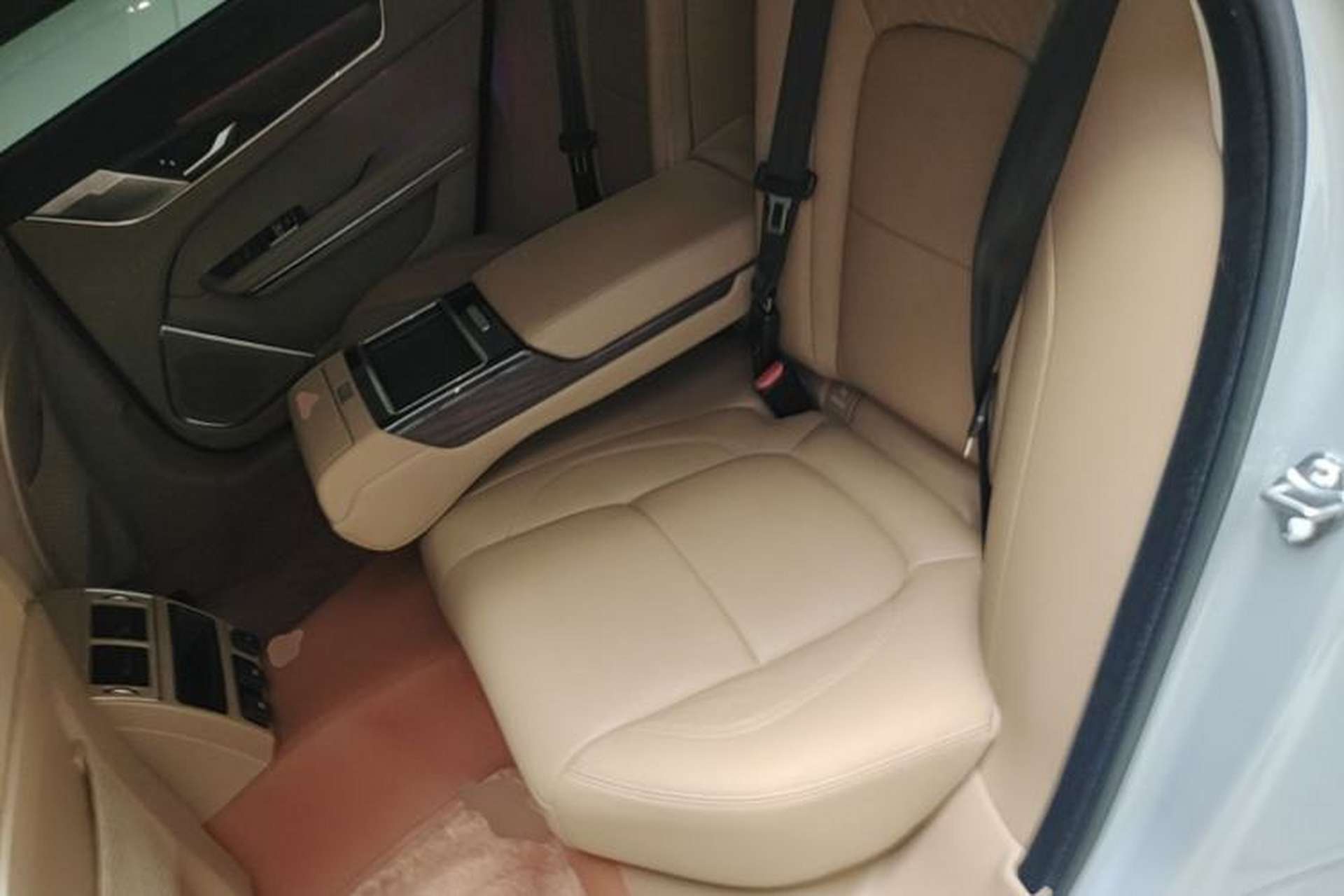 Used Jaguar XFL 2025 Model—2.0T P250, Two-Wheel Drive, Premium Luxury Edition Left Rear Seat