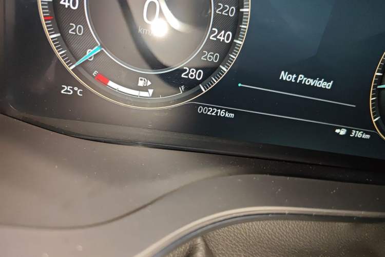 Used Jaguar XFL 2025 Model—2.0T P250, Two-Wheel Drive, Premium Luxury Edition Odometer Close Up