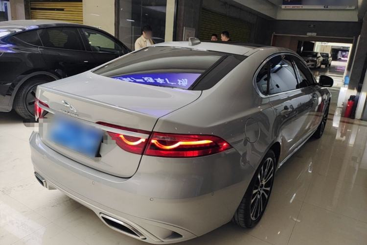 Used Jaguar XFL 2025 Model—2.0T P250, Two-Wheel Drive, Premium Luxury Edition Rear Right 45 Deg