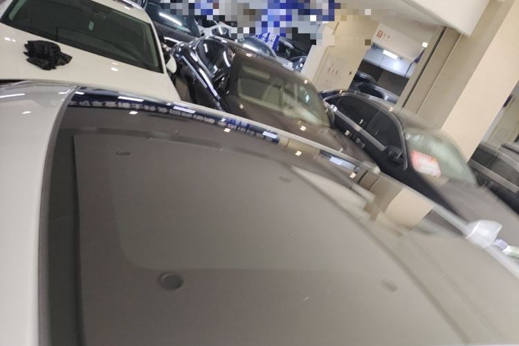 Used Jaguar XFL 2025 Model—2.0T P250, Two-Wheel Drive, Premium Luxury Edition Roof