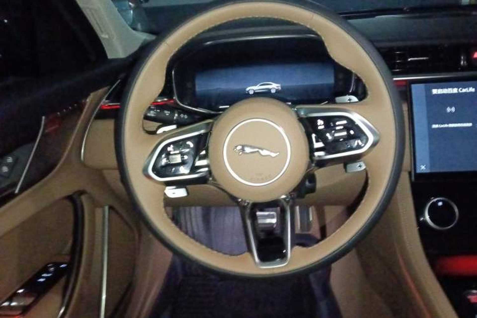 Used Jaguar XFL 2025 Model—2.0T P250, Two-Wheel Drive, Premium Luxury Edition Steering Wheel