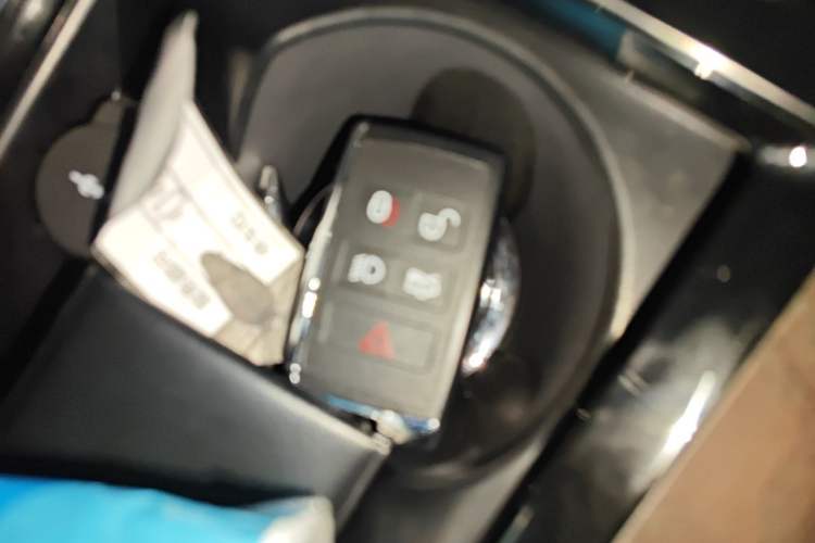 Used Jaguar XFL 2025 Model—2.0T P250, Two-Wheel Drive, Premium Luxury Edition Vehicle Key