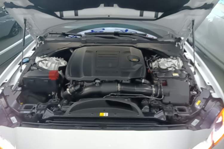 Used Jaguar XFL 2025 Model—2.0T P250, Two-Wheel Drive, Premium Luxury Edition Engine Bay