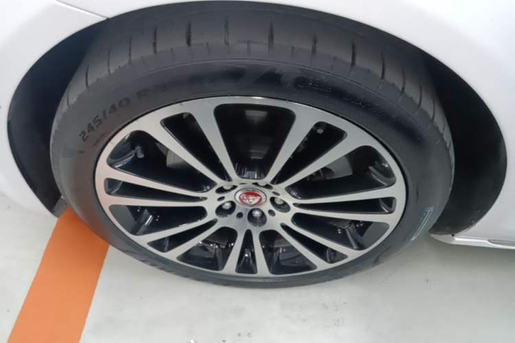 Used Jaguar XFL 2025 Model—2.0T P250, Two-Wheel Drive, Premium Luxury Edition Exterior 4