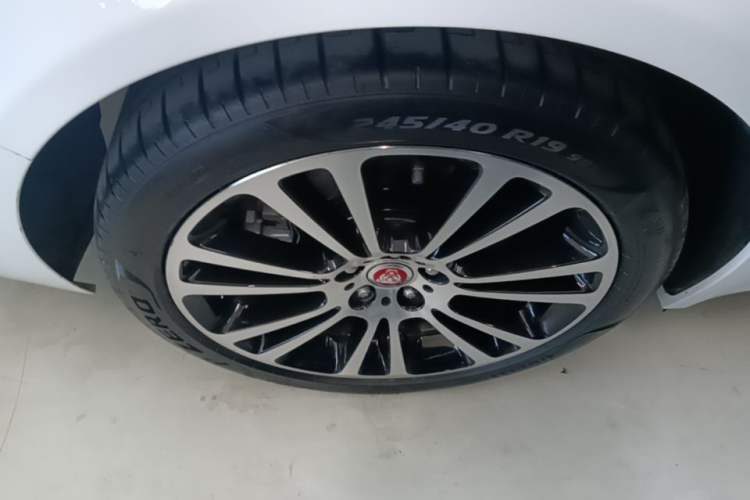 Used Jaguar XFL 2025 Model—2.0T P250, Two-Wheel Drive, Premium Luxury Edition Exterior 5
