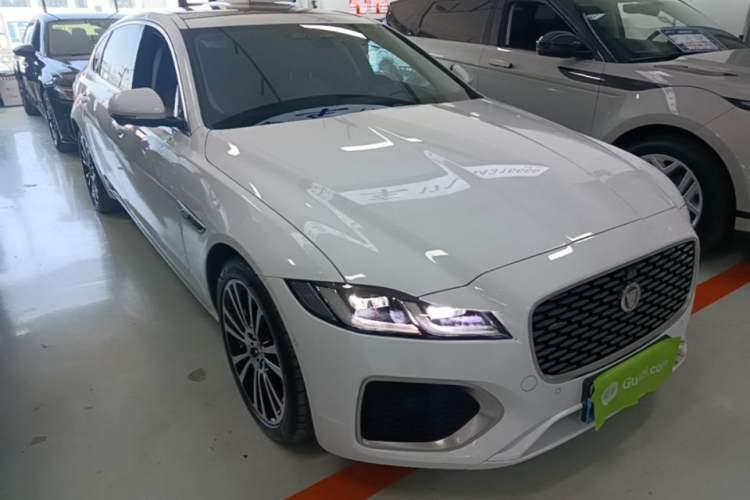 Used Jaguar XFL 2025 Model—2.0T P250, Two-Wheel Drive, Premium Luxury Edition Front Right 45 Deg