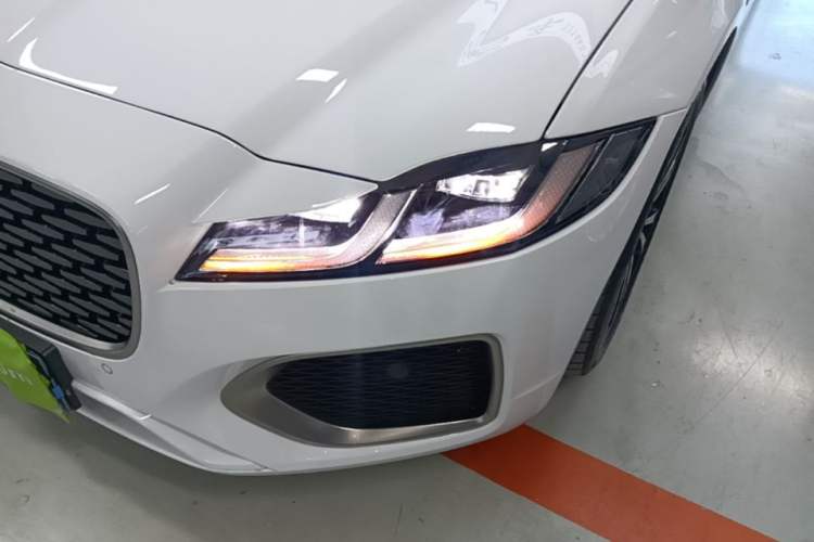 Used Jaguar XFL 2025 Model—2.0T P250, Two-Wheel Drive, Premium Luxury Edition Left Front Headlight