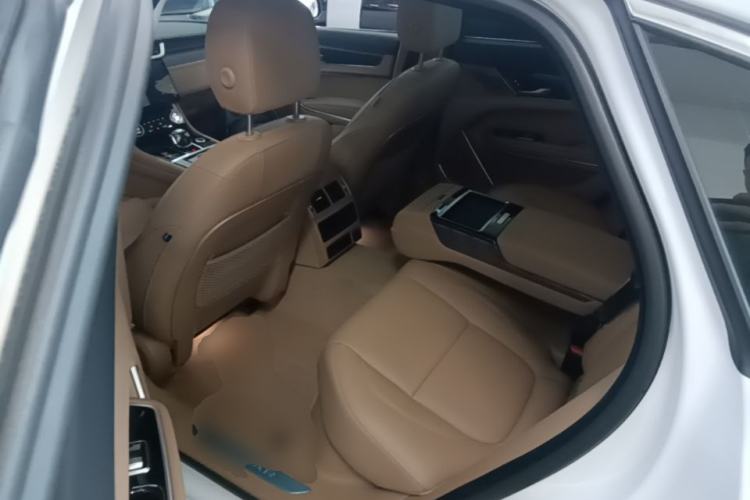 Used Jaguar XFL 2025 Model—2.0T P250, Two-Wheel Drive, Premium Luxury Edition Left Rear Seat