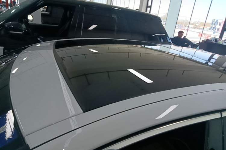 Used Jaguar XFL 2025 Model—2.0T P250, Two-Wheel Drive, Premium Luxury Edition Roof