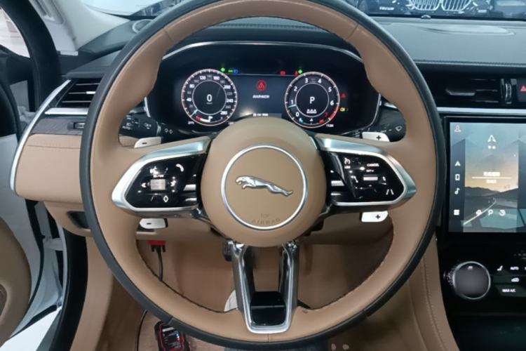 Used Jaguar XFL 2025 Model—2.0T P250, Two-Wheel Drive, Premium Luxury Edition Steering Wheel