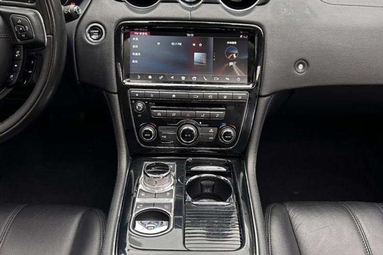 Used Jaguar XJ 2018 XJL 3.0 SC Two-Wheel-Drive Elegant Business Edition Audio And AC Panel