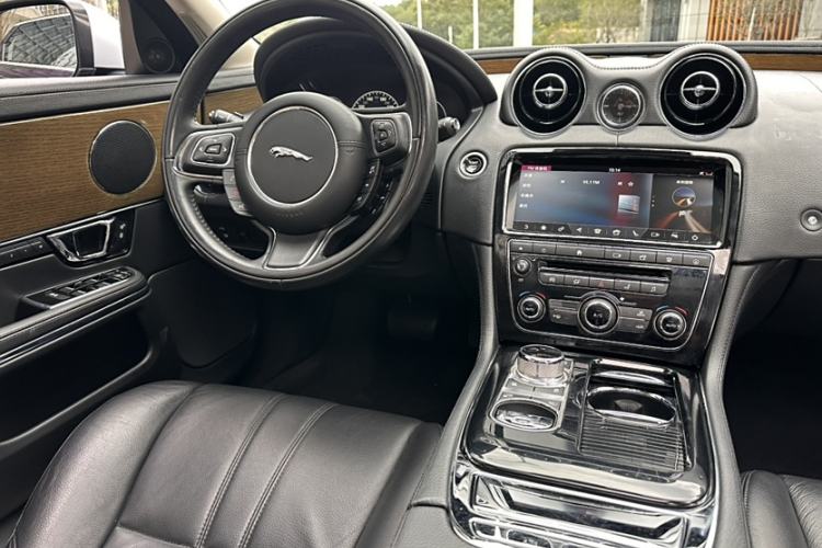 Used Jaguar XJ 2018 XJL 3.0 SC Two-Wheel-Drive Elegant Business Edition Gear Lever