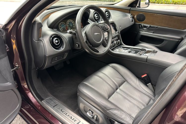 Used Jaguar XJ 2018 XJL 3.0 SC Two-Wheel-Drive Elegant Business Edition Interior 10