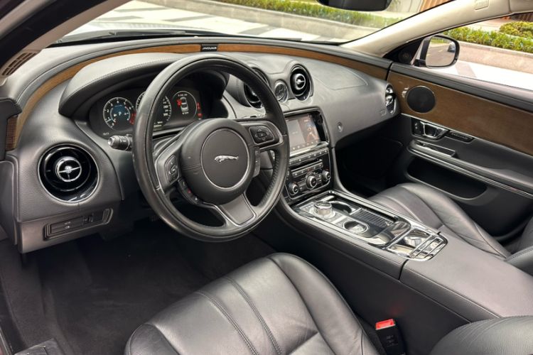 Used Jaguar XJ 2018 XJL 3.0 SC Two-Wheel-Drive Elegant Business Edition Interior 11