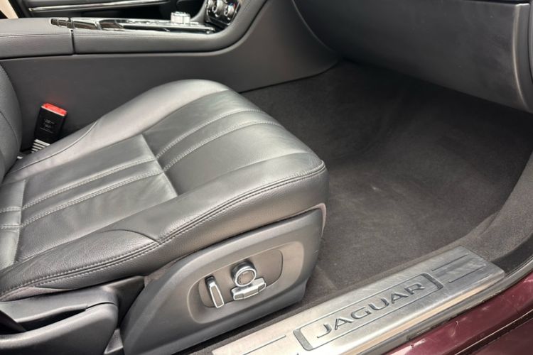Used Jaguar XJ 2018 XJL 3.0 SC Two-Wheel-Drive Elegant Business Edition Interior 12