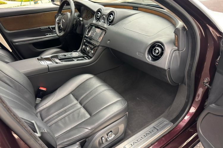 Used Jaguar XJ 2018 XJL 3.0 SC Two-Wheel-Drive Elegant Business Edition Interior 13
