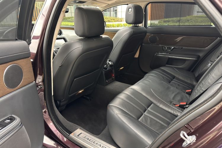 Used Jaguar XJ 2018 XJL 3.0 SC Two-Wheel-Drive Elegant Business Edition Interior 14