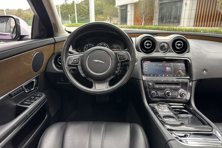 Used Jaguar XJ 2018 XJL 3.0 SC Two-Wheel-Drive Elegant Business Edition Interior 3