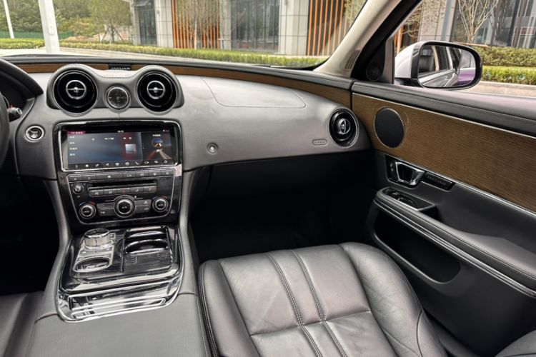 Used Jaguar XJ 2018 XJL 3.0 SC Two-Wheel-Drive Elegant Business Edition Interior 7