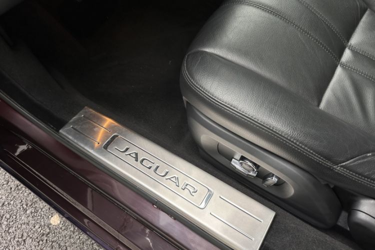 Used Jaguar XJ 2018 XJL 3.0 SC Two-Wheel-Drive Elegant Business Edition Interior 9