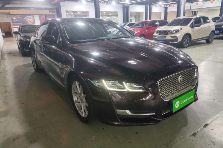 Used Jaguar XJ 2016 XJL 3.0 SC Two-Wheel-Drive Elegant Business Edition Front Right 45 Deg