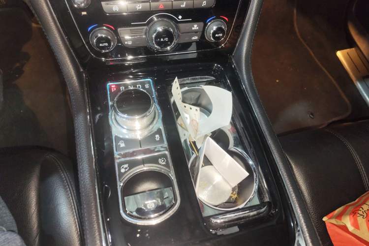 Used Jaguar XJ 2016 XJL 3.0 SC Two-Wheel-Drive Elegant Business Edition Gear Lever