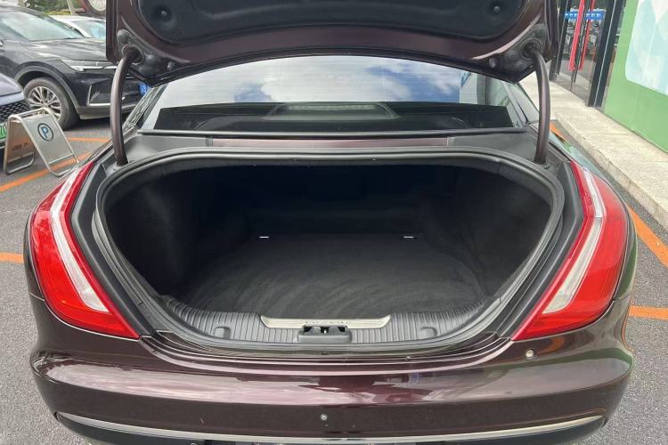 Used Jaguar XJ 2016 XJL 3.0 SC Two-Wheel-Drive Elegant Business Edition Interior 12