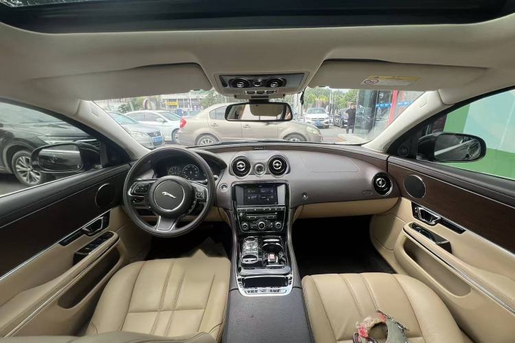 Used Jaguar XJ 2016 XJL 3.0 SC Two-Wheel-Drive Elegant Business Edition Interior 3