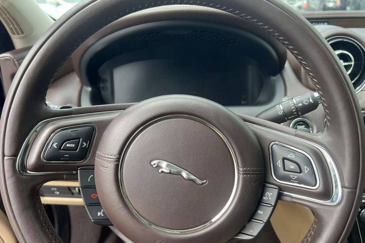 Used Jaguar XJ 2016 XJL 3.0 SC Two-Wheel-Drive Elegant Business Edition Interior 4