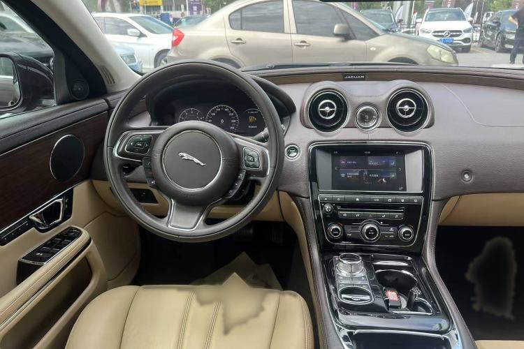 Used Jaguar XJ 2016 XJL 3.0 SC Two-Wheel-Drive Elegant Business Edition Interior 5