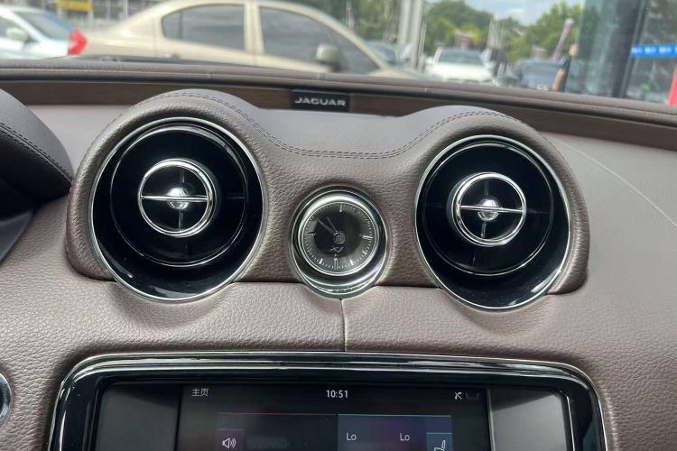 Used Jaguar XJ 2016 XJL 3.0 SC Two-Wheel-Drive Elegant Business Edition Interior 7
