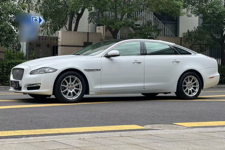 Used Jaguar XJ 2016 XJL 2.0T Two-Wheel-Drive Elegant Business Edition Exterior 2