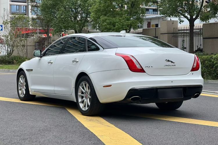 Used Jaguar XJ 2016 XJL 2.0T Two-Wheel-Drive Elegant Business Edition Exterior 3