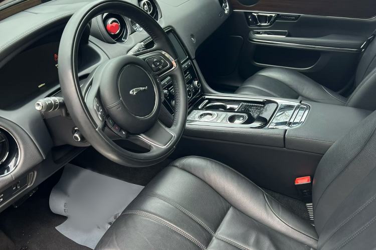Used Jaguar XJ 2016 XJL 2.0T Two-Wheel-Drive Elegant Business Edition Interior 2