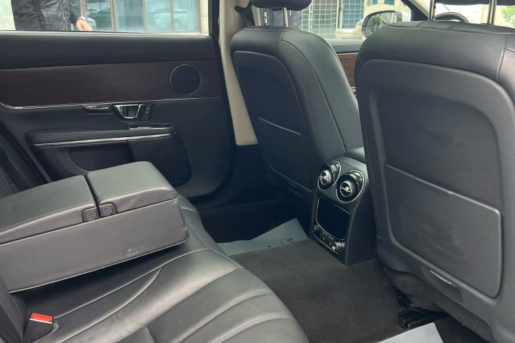 Used Jaguar XJ 2016 XJL 2.0T Two-Wheel-Drive Elegant Business Edition Interior 4