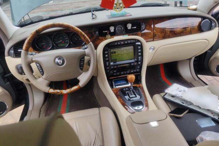 Used Jaguar XJ 2007 XJ6L 3.0 Royal Extended-Length Model Center Console