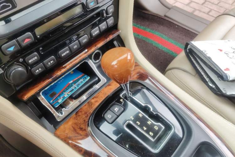 Used Jaguar XJ 2007 XJ6L 3.0 Royal Extended-Length Model Gear Lever