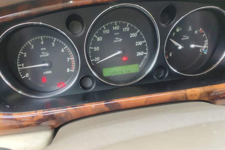 Used Jaguar XJ 2007 XJ6L 3.0 Royal Extended-Length Model Odometer Close Up