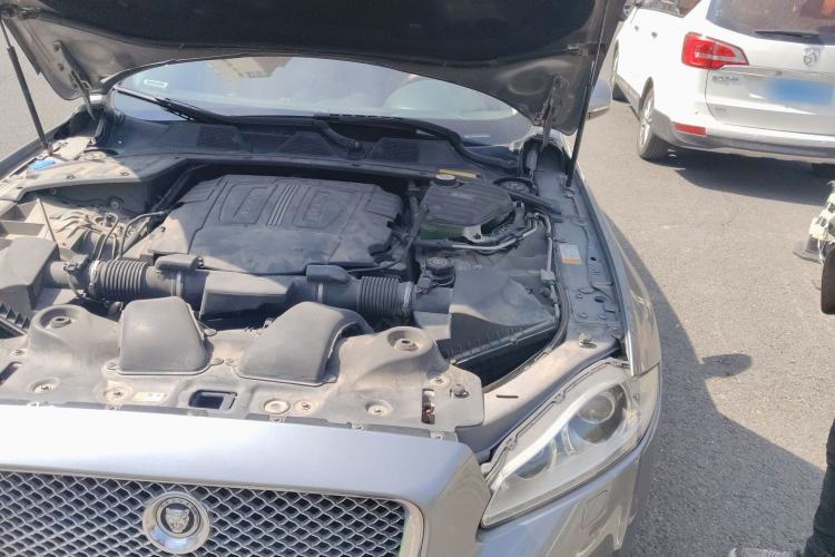 Used Jaguar XJ 2010 XJL 5.0 Panoramic Luxury Edition Engine Bay Left
