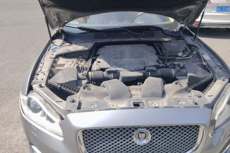 Used Jaguar XJ 2010 XJL 5.0 Panoramic Luxury Edition Engine Bay Right
