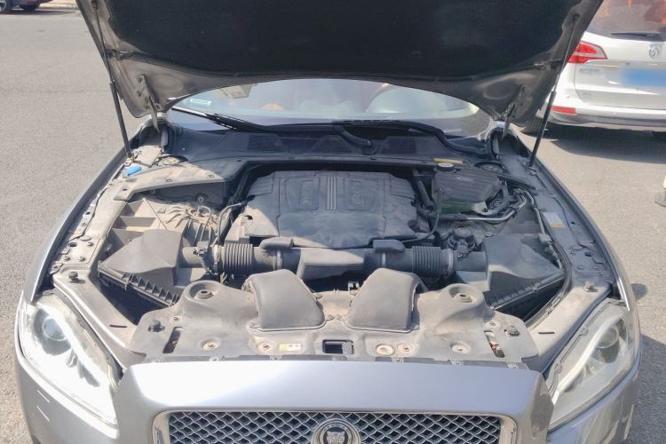 Used Jaguar XJ 2010 XJL 5.0 Panoramic Luxury Edition Engine Bay