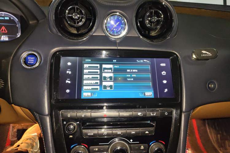 Used Jaguar XJ 2011 XJL 3.0 Panoramic Business Edition Audio And AC Panel