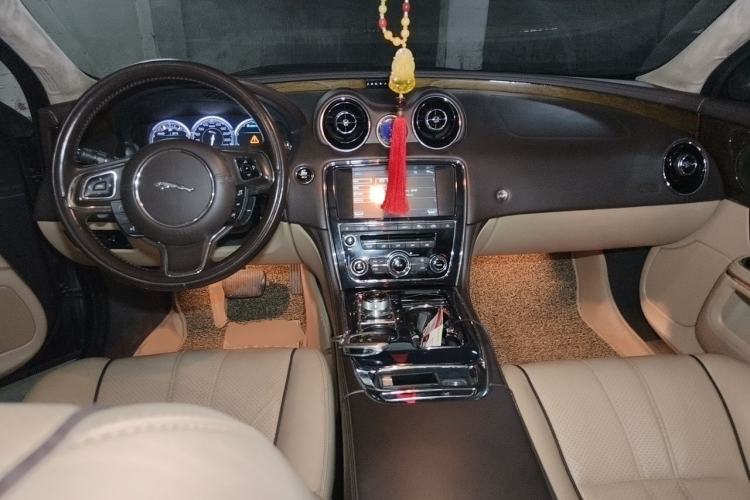 Used Jaguar XJ 2011 XJL 3.0 Panoramic Business Edition Center Console