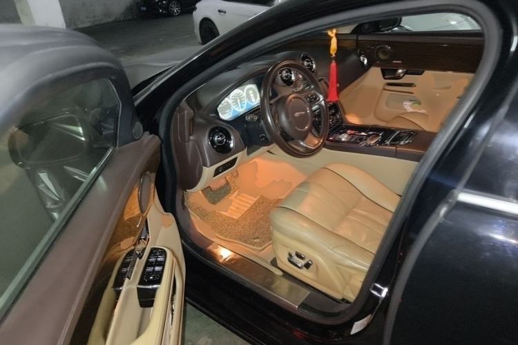 Used Jaguar XJ 2011 XJL 3.0 Panoramic Business Edition Driver Seat