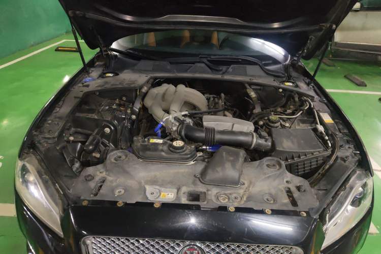 Used Jaguar XJ 2011 XJL 3.0 Panoramic Business Edition Engine Bay