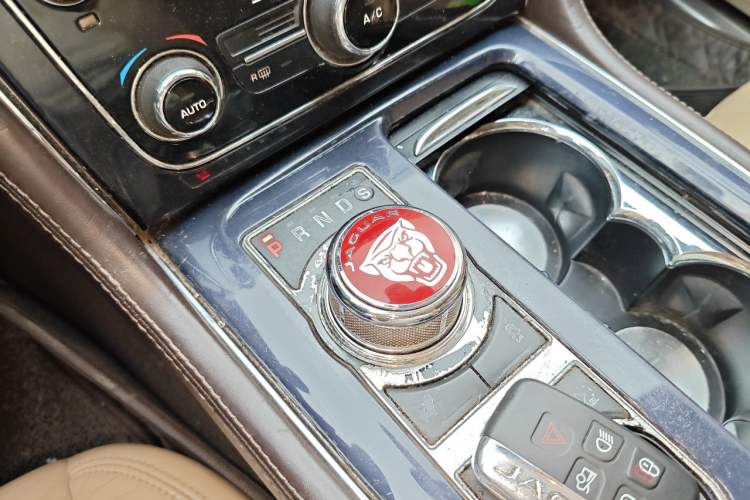 Used Jaguar XJ 2011 XJL 3.0 Panoramic Business Edition Gear Lever