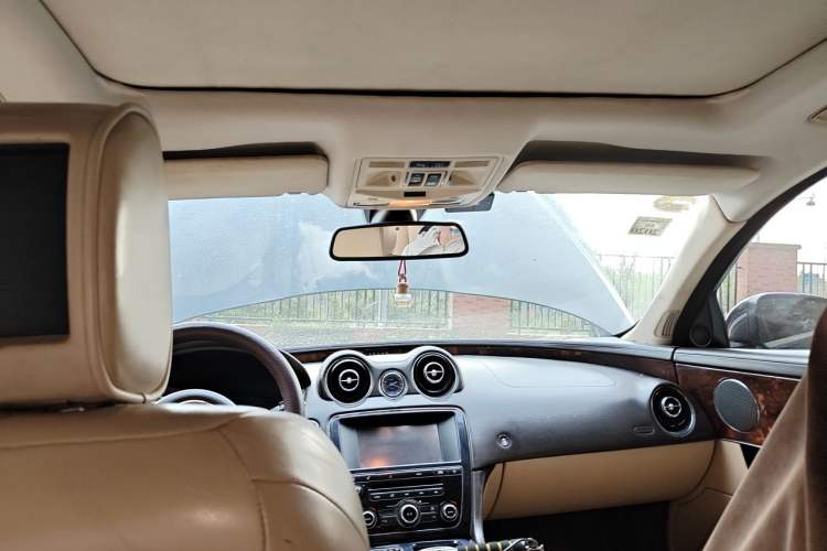 Used Jaguar XJ 2011 XJL 3.0 Panoramic Business Edition Headliner