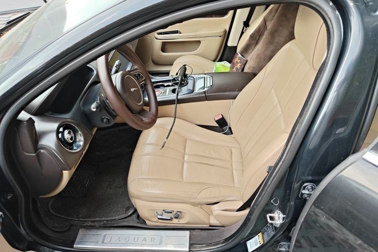 Used Jaguar XJ 2011 XJL 3.0 Panoramic Business Edition Left Front Seat
