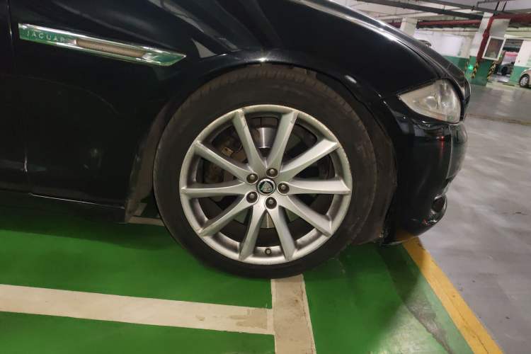 Used Jaguar XJ 2011 XJL 3.0 Panoramic Business Edition Right Front Wheel Hub