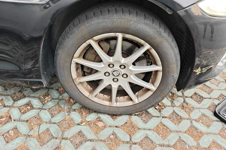 Used Jaguar XJ 2011 XJL 3.0 Panoramic Business Edition Right Front Wheel Hub